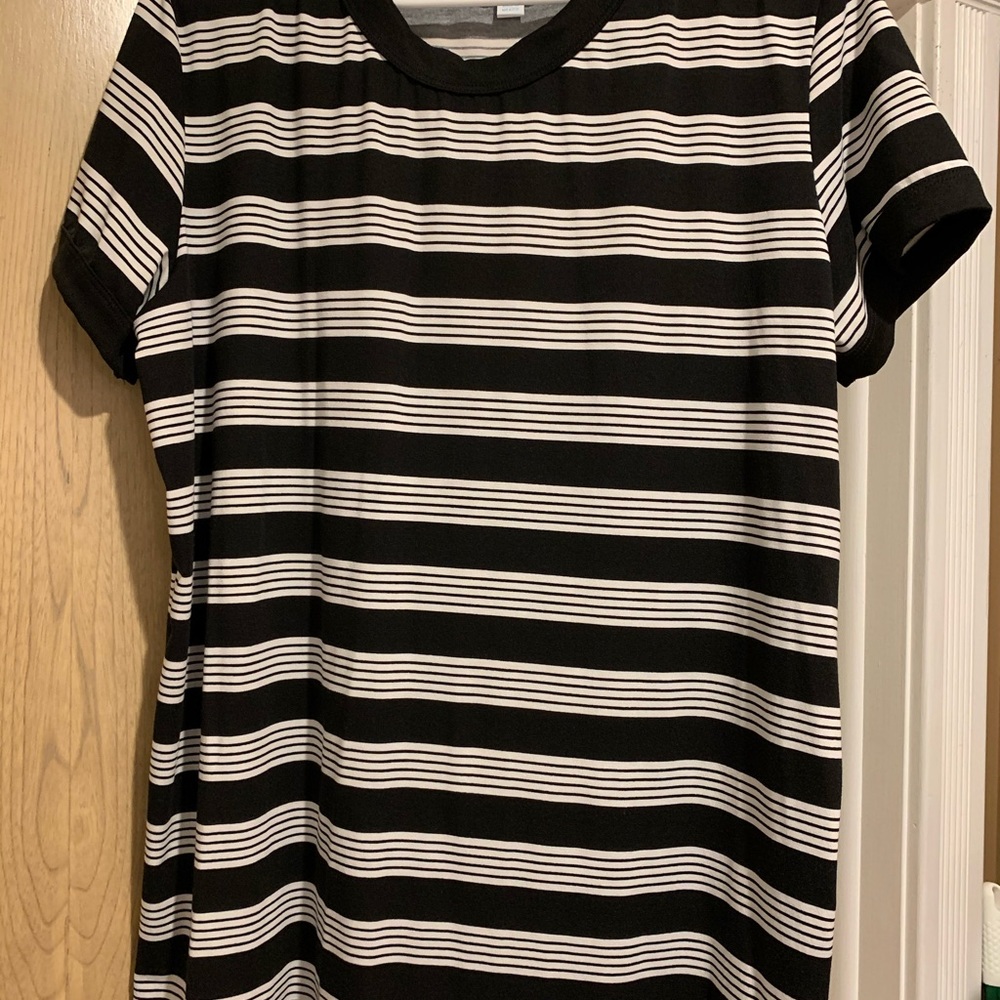 XL LuLaRoe Classic tee